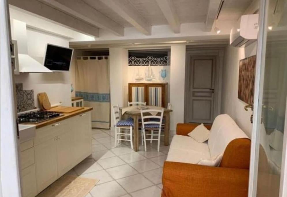 Charly'S House Villa กาญารี ภายนอก รูปภาพ