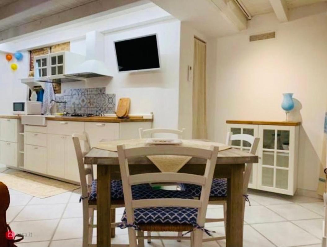Charly'S House Villa กาญารี ภายนอก รูปภาพ